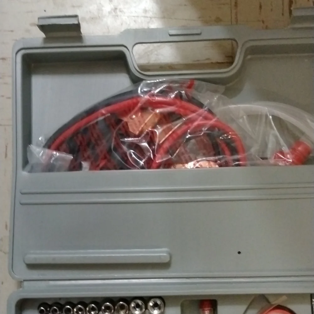 Emergency toolbox - Picture 2 of 3